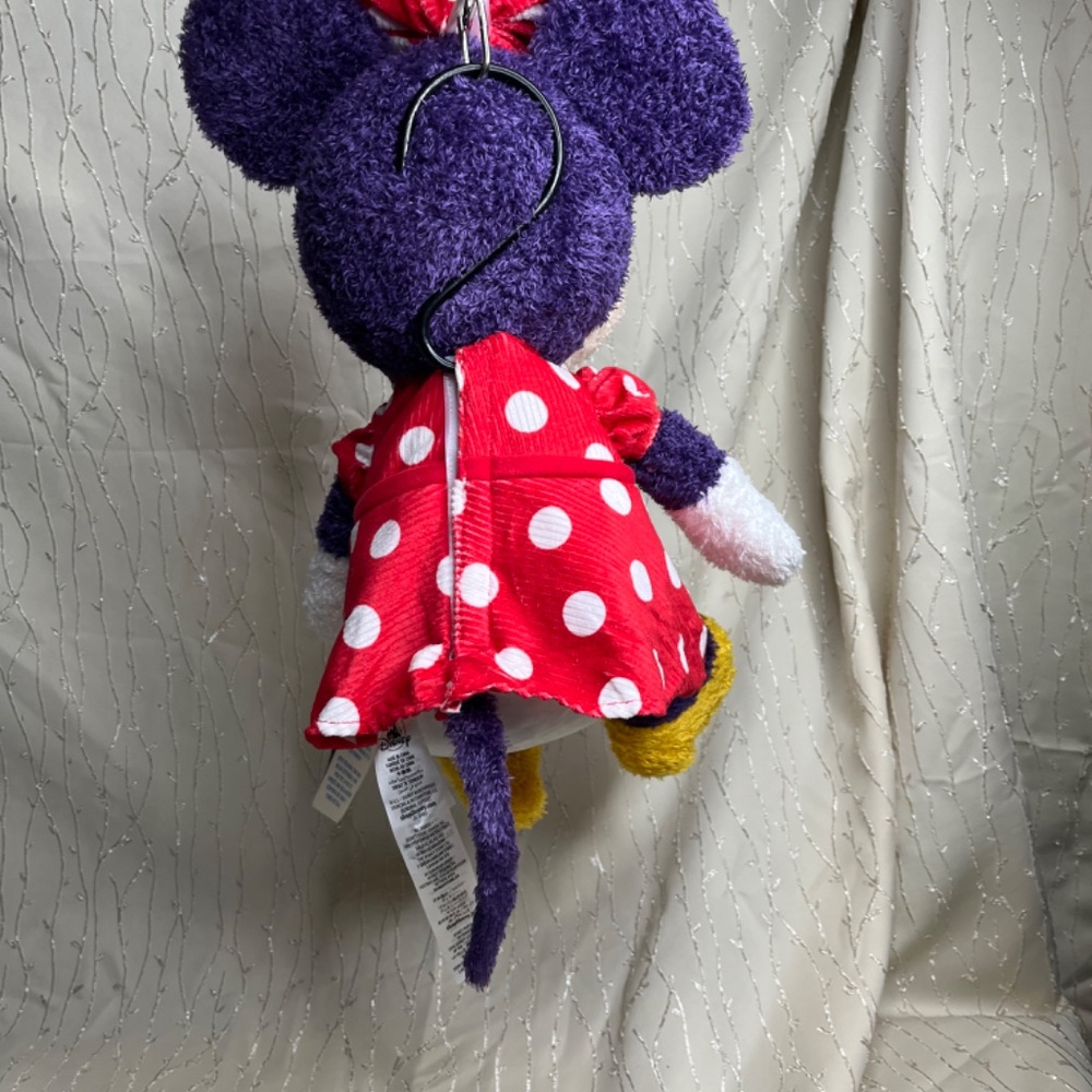 Minnie Mouse - Picture 4 of 7